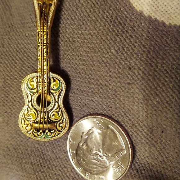 Vintage Other - Mcm black and gold tone enameled brass guitar pin. Vintage. Madenin spain.